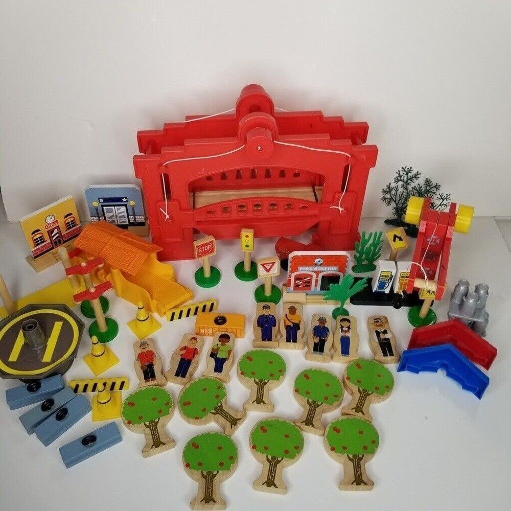 Brio Circo Melissa Doug Thomas Train Wooden Bridge Tree Signs People Police Fire